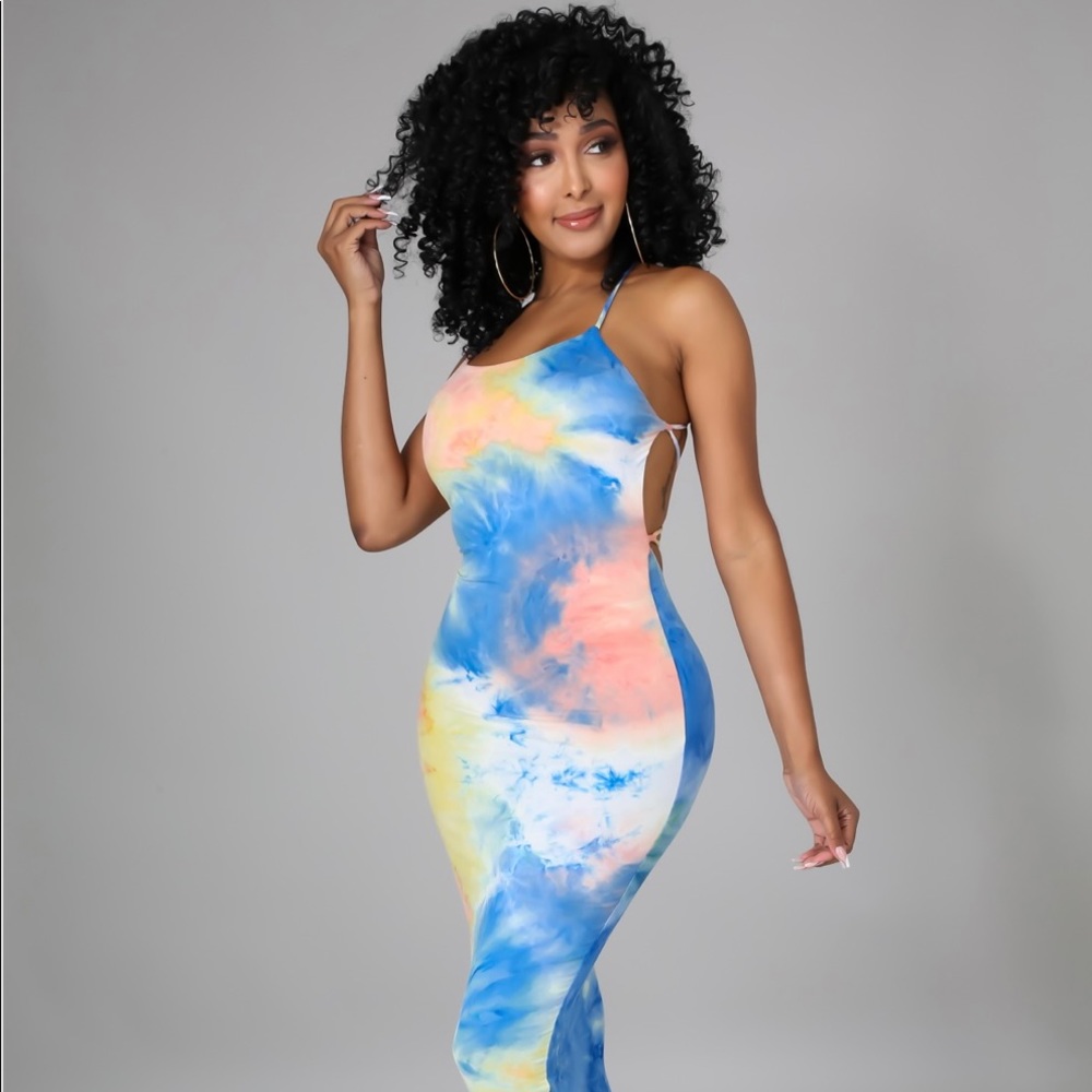 Stretch dress Sleeveless Lace up closure back Roun